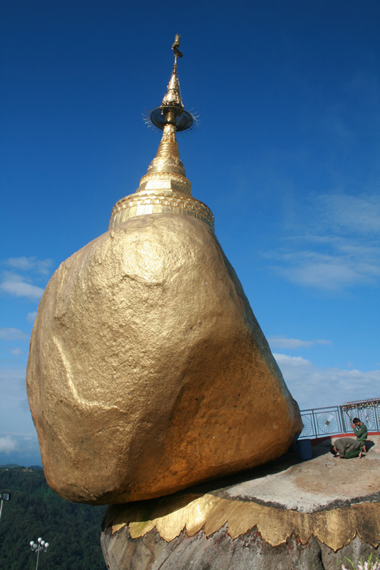 Golden-Rock7.jpg